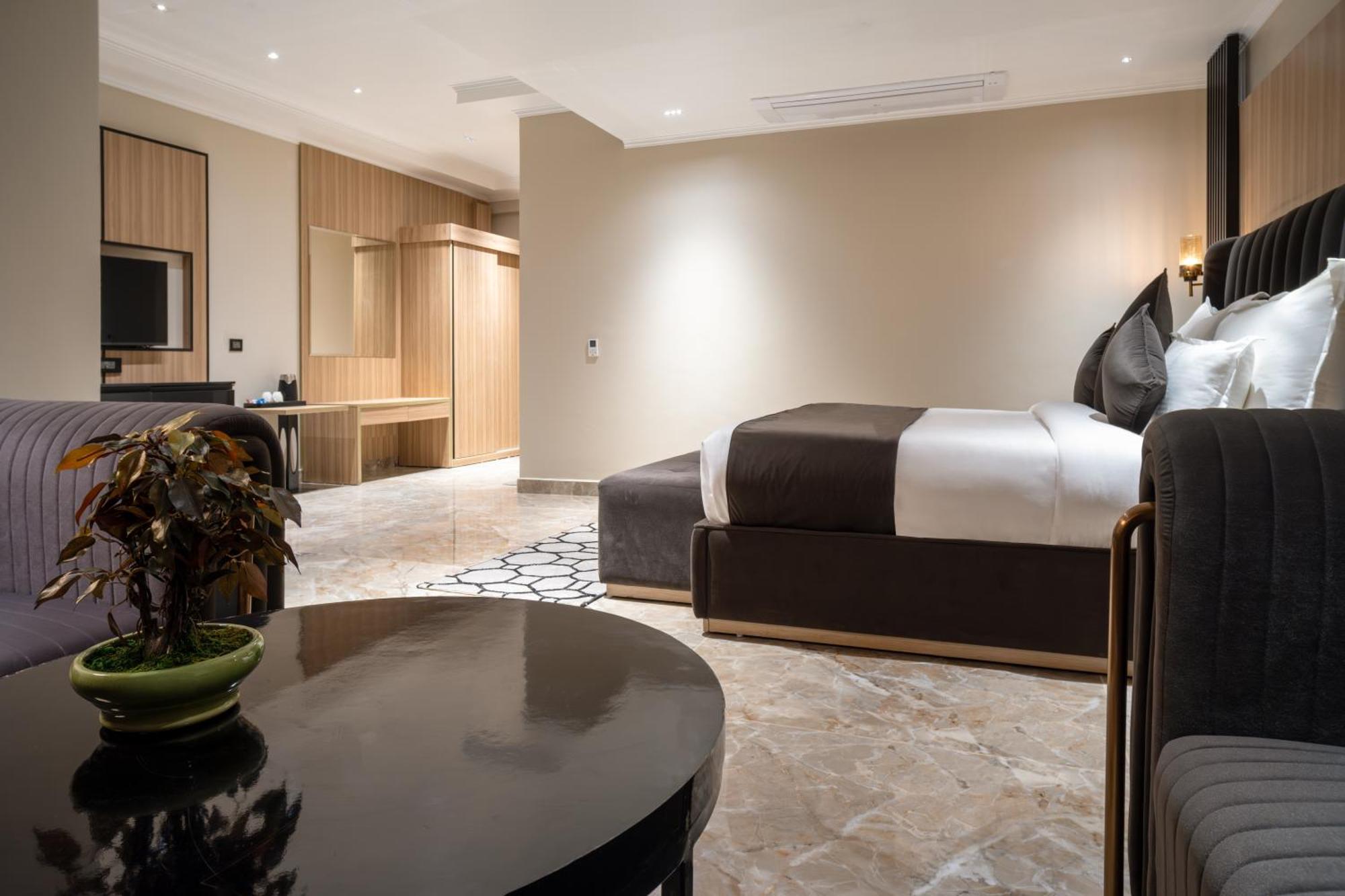 Alpine Hotel And Villas Νταραμσάλα Εξωτερικό φωτογραφία