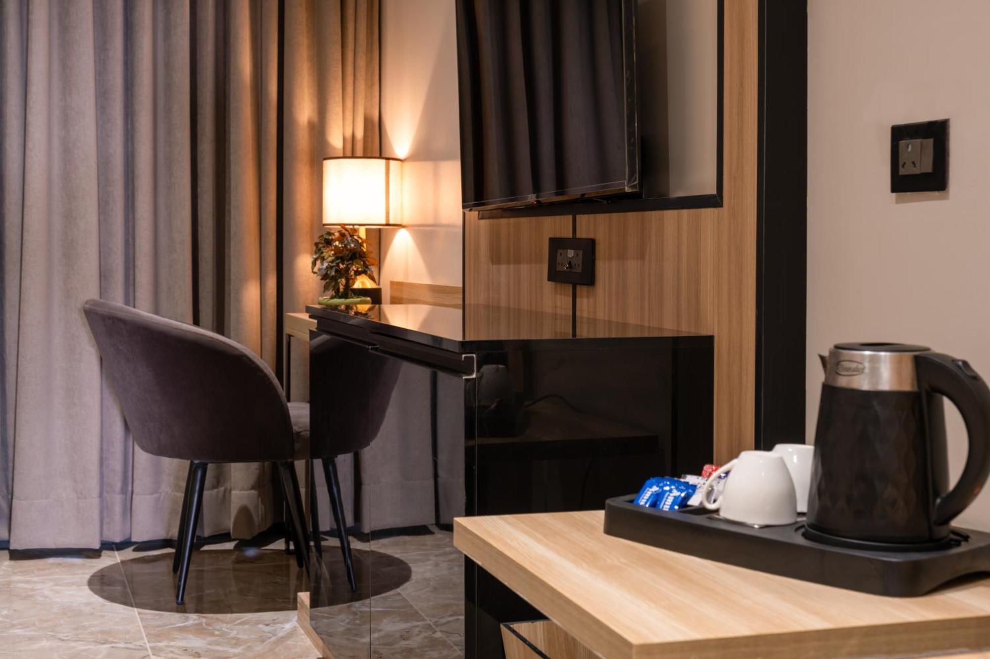 Alpine Hotel And Villas Νταραμσάλα Εξωτερικό φωτογραφία