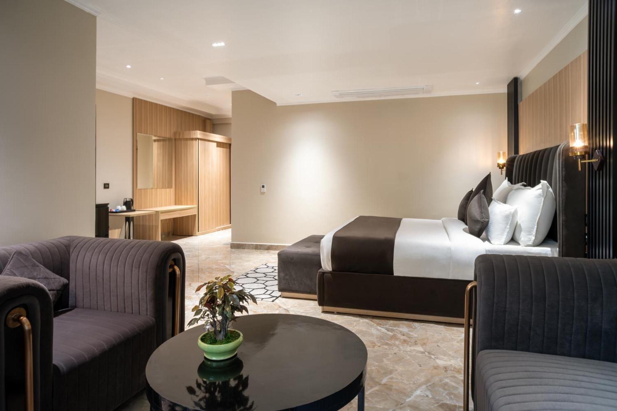 Alpine Hotel And Villas Νταραμσάλα Εξωτερικό φωτογραφία