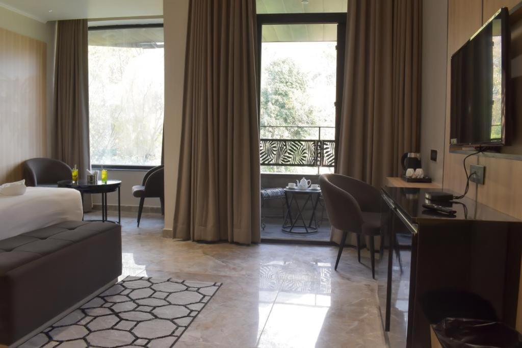 Alpine Hotel And Villas Νταραμσάλα Εξωτερικό φωτογραφία